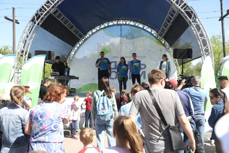 Сотрудники компании «Aquanika»  выступали волонтерами и очищали берега реки Борзовки от бытового мусора