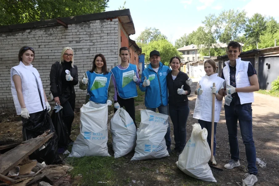 22 мая в Нижнем Новгороде в рамках всероссийской экологической акции очистили берег реки Борзовки. Во всероссийской акции «День Волги» в Нижнем Новгороде приняли участие свыше 200 жителей города и волонтеры Победы.