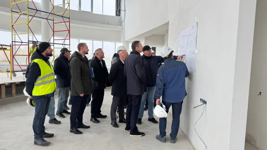 Заместитель министра природных ресурсов и экологии Российской Федерации Денис Буцаев проверил ход строительства экопромышленного парка в Дзержинске