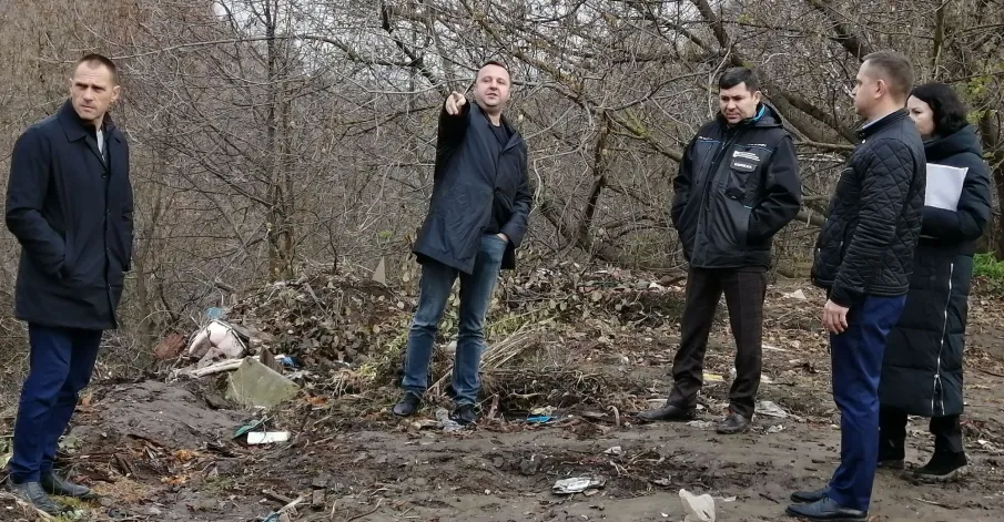 Денис Егоров проинспектировал ход ликвидации несанкционированных свалок на территории Павловского муниципального округа