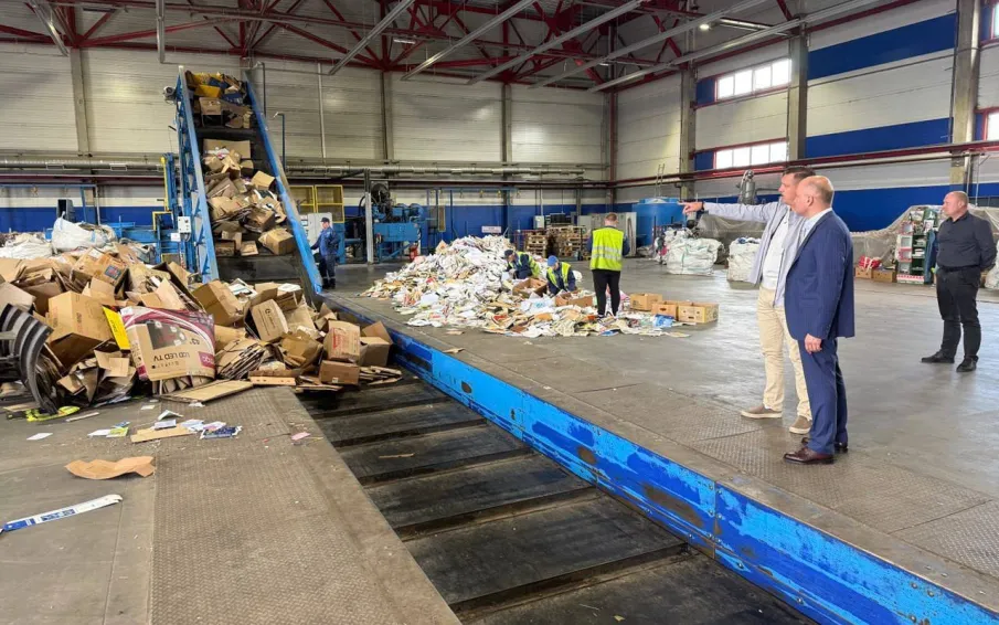 Владимир Тужилин обсудил переработку вторсырья на площадке компании «Исток»